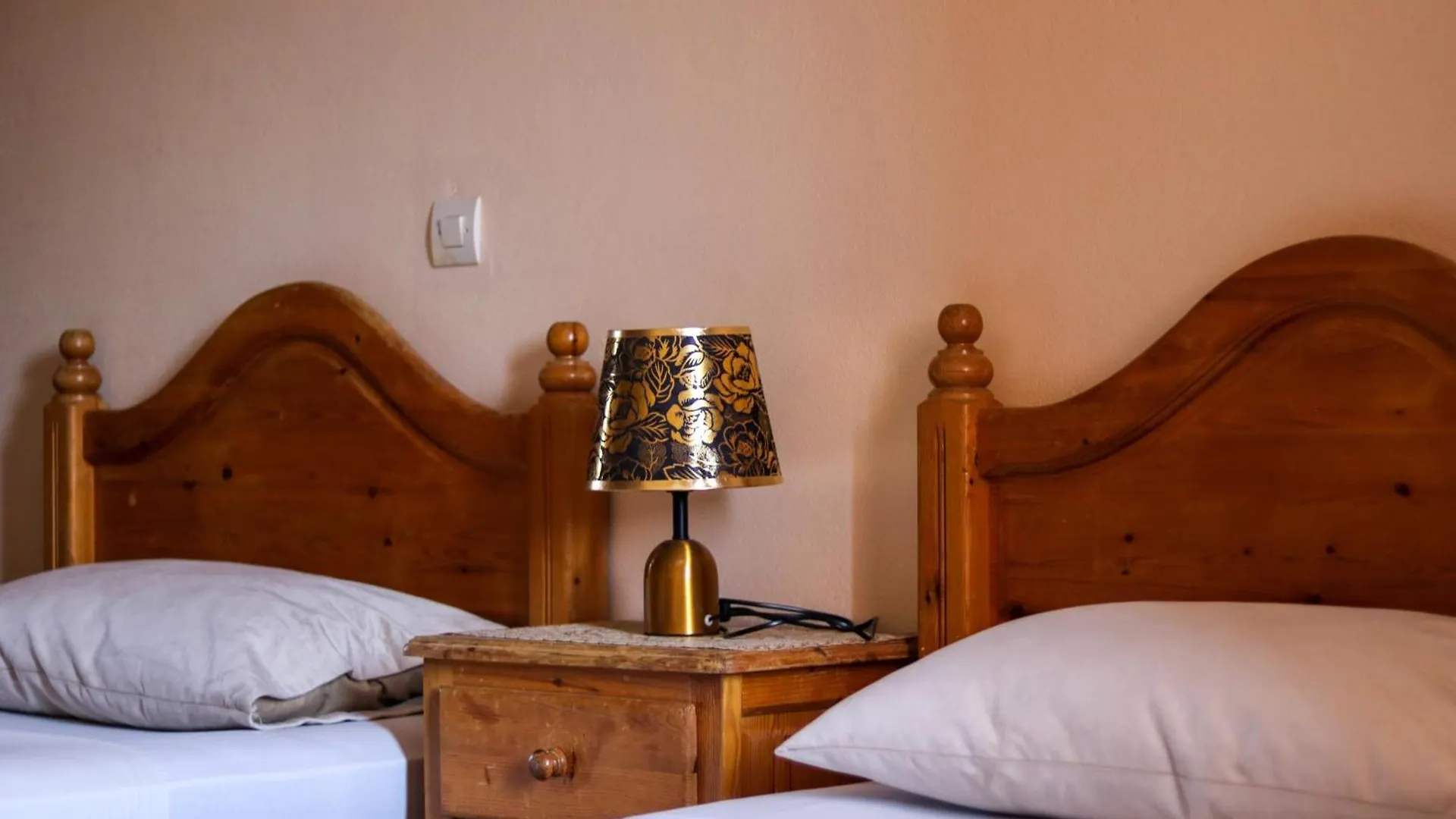 Auberge Les Montagnes Du Paradis Your Hidden Retreat In Paradise Valley Tagherat Anekrim Gasthuis