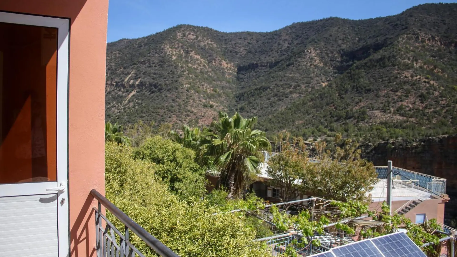 Auberge Les Montagnes Du Paradis Your Hidden Retreat In Paradise Valley Tagherat Anekrim Pensjonat